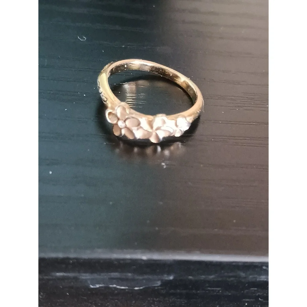 Floral Gold Tone Ring Size 6.5 RM Engraved Sculpted Flower Band - Picture 1 of 6